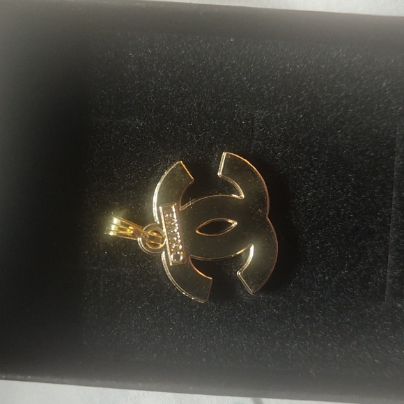 Chanel Authentic Stamped Gold And Black Quilted Pendant 18 Karat Gold Necklace - Picture 2 of 5